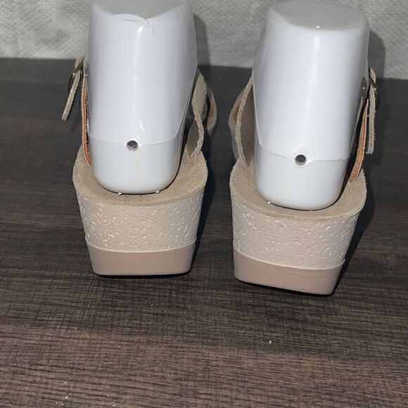 Fantasy Sandals Leather Buckle Slide Sandals, Size 38 - Picture 3 of 8